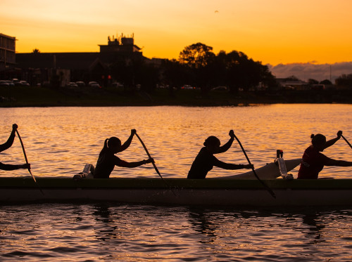 807502756Waka ama